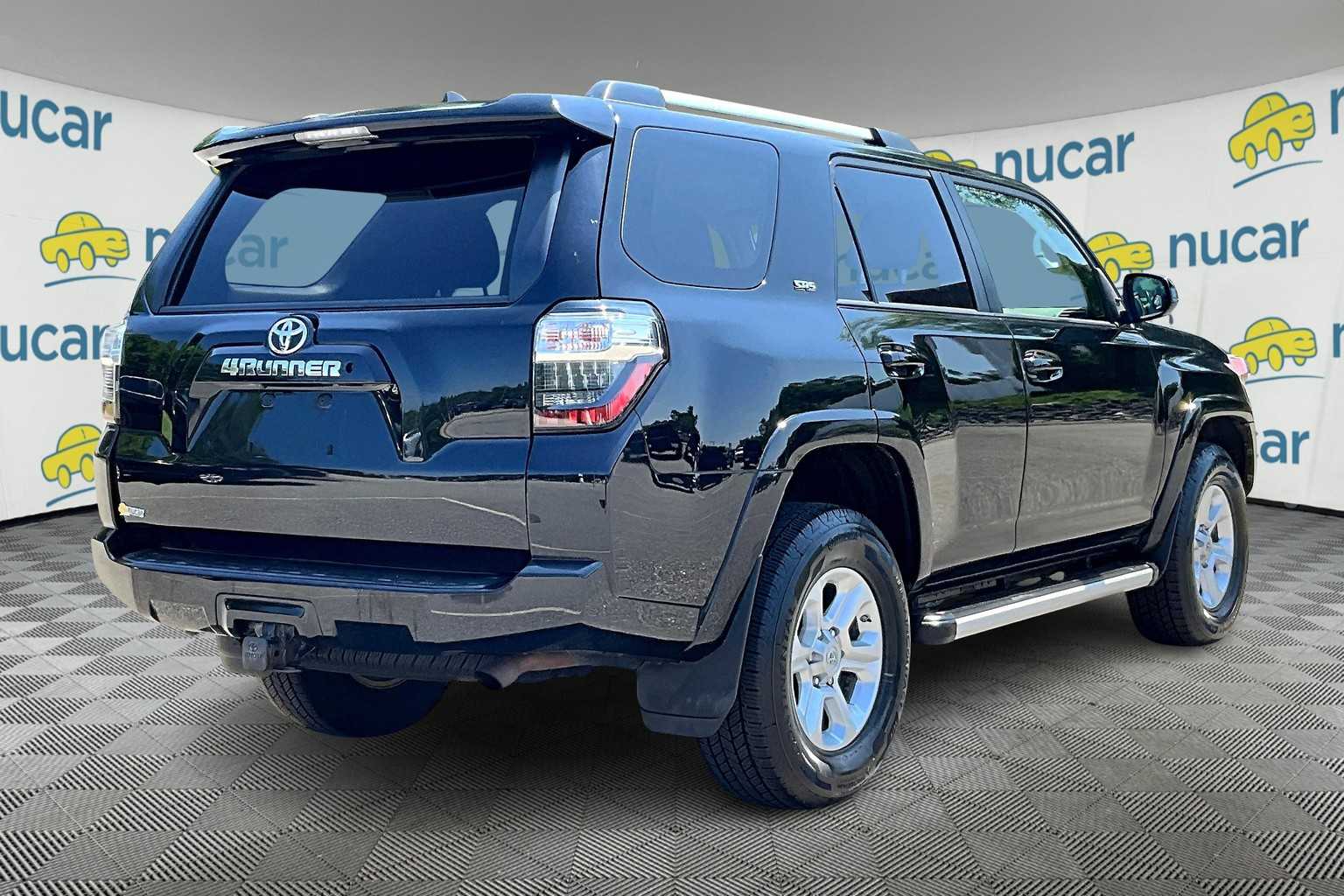 2019 Toyota 4Runner SR5 - Photo 6