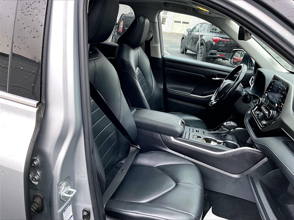 2021 Toyota Highlander XLE - Photo 11