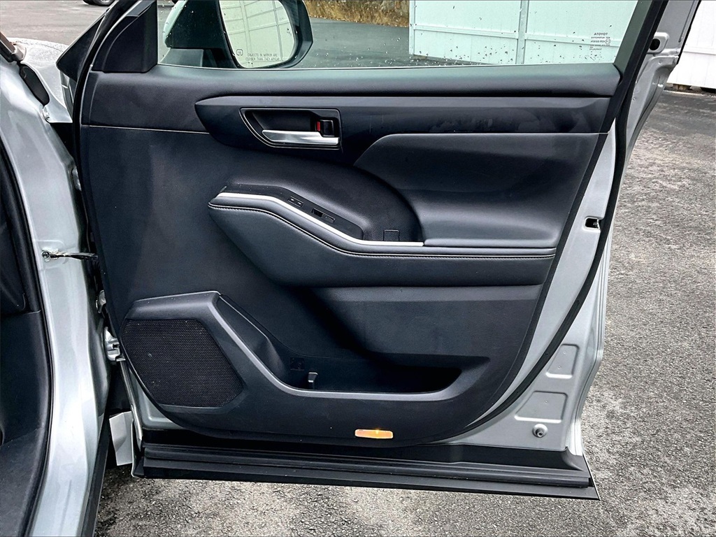 2021 Toyota Highlander XLE - Photo 12