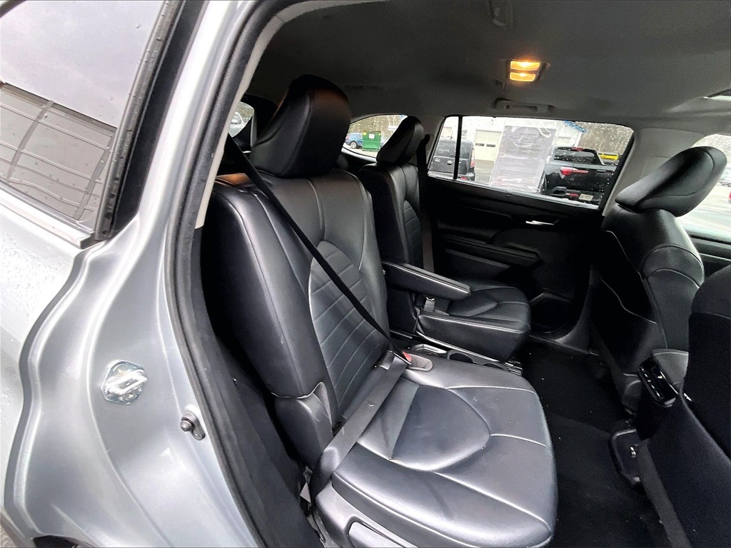 2021 Toyota Highlander XLE - Photo 16
