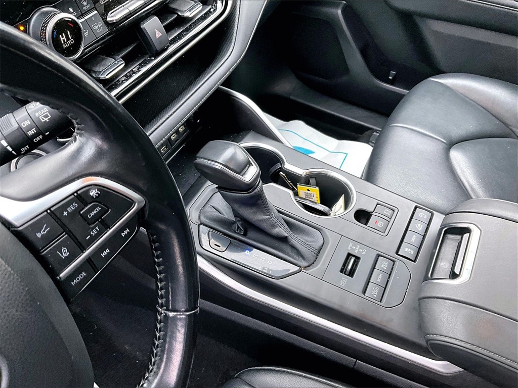 2021 Toyota Highlander XLE - Photo 21
