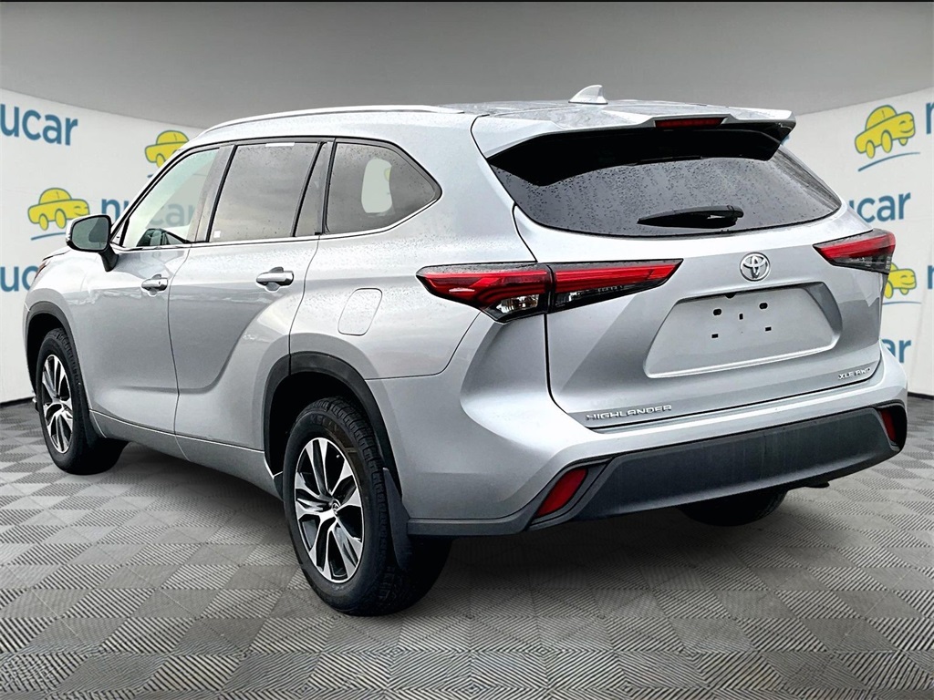 2021 Toyota Highlander XLE - Photo 4