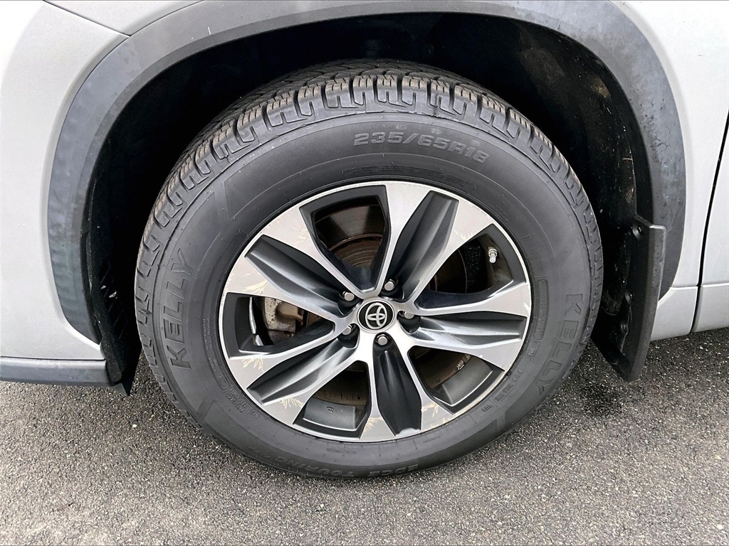 2021 Toyota Highlander XLE - Photo 7