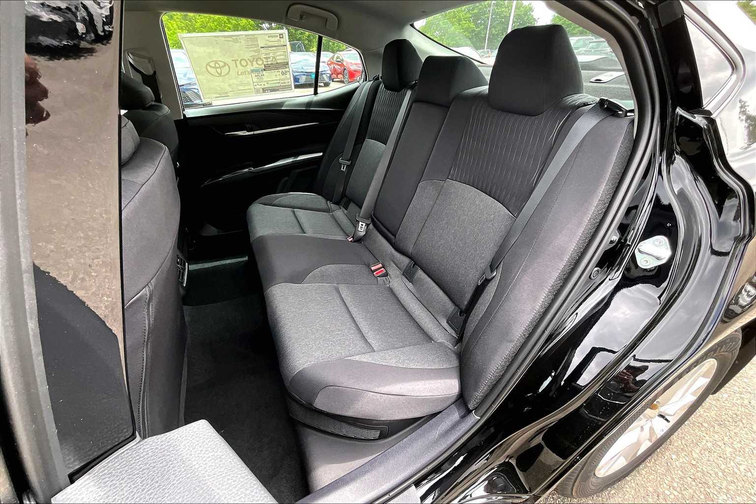 2025 Toyota Camry LE - Photo 15