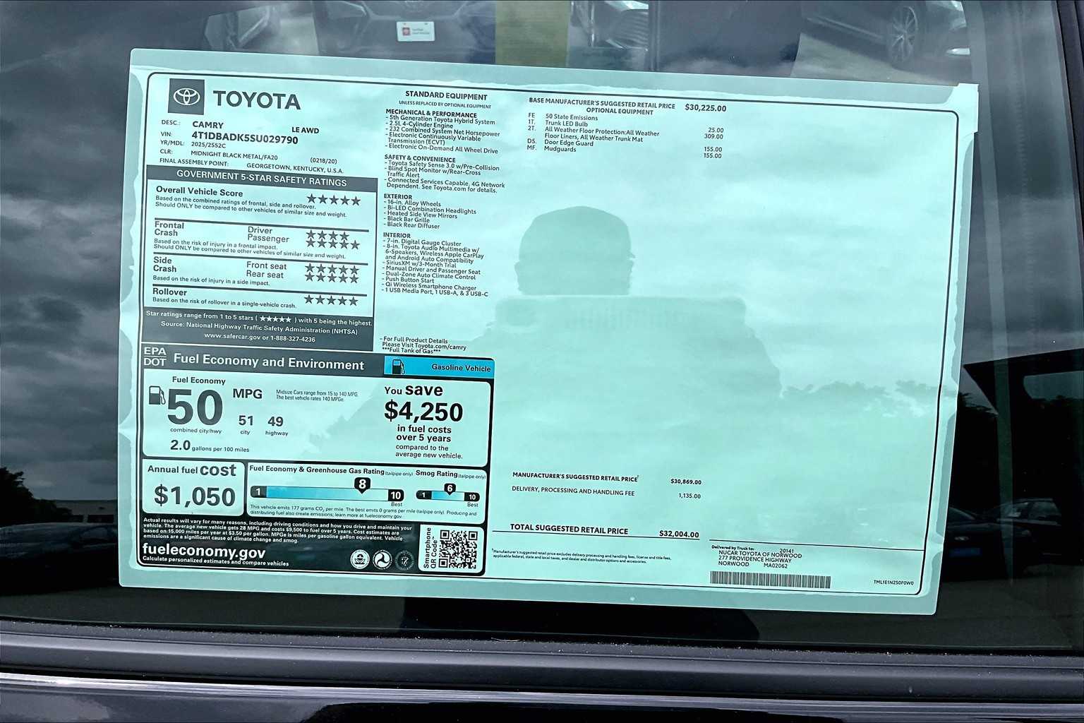 2025 Toyota Camry LE - Photo 18
