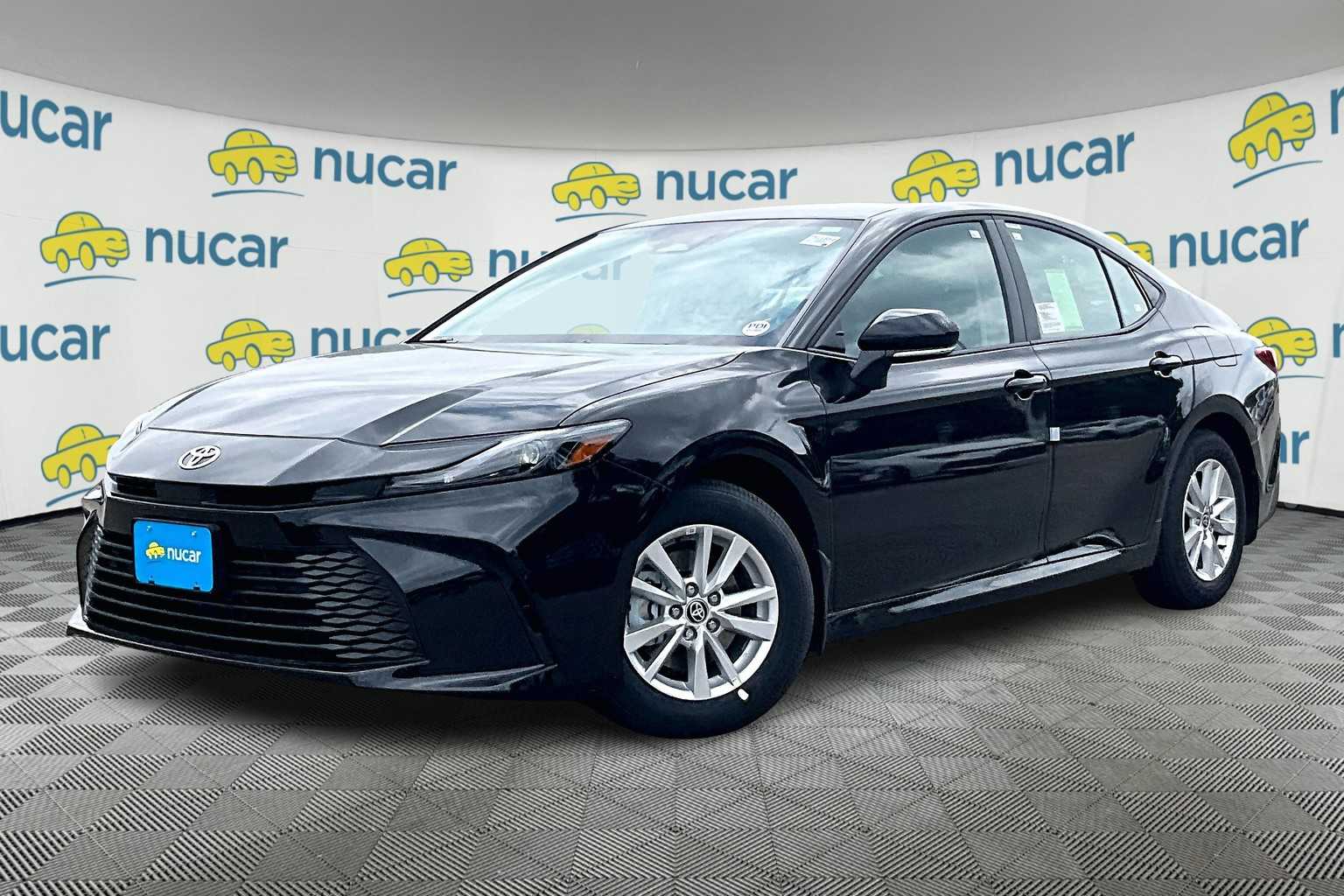 2025 Toyota Camry LE - Photo 4