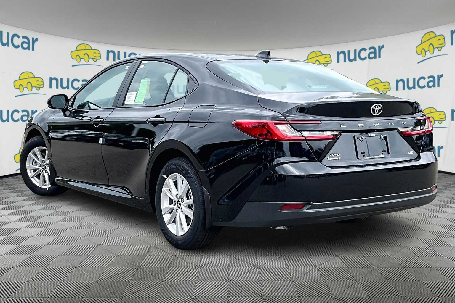 2025 Toyota Camry LE - Photo 5