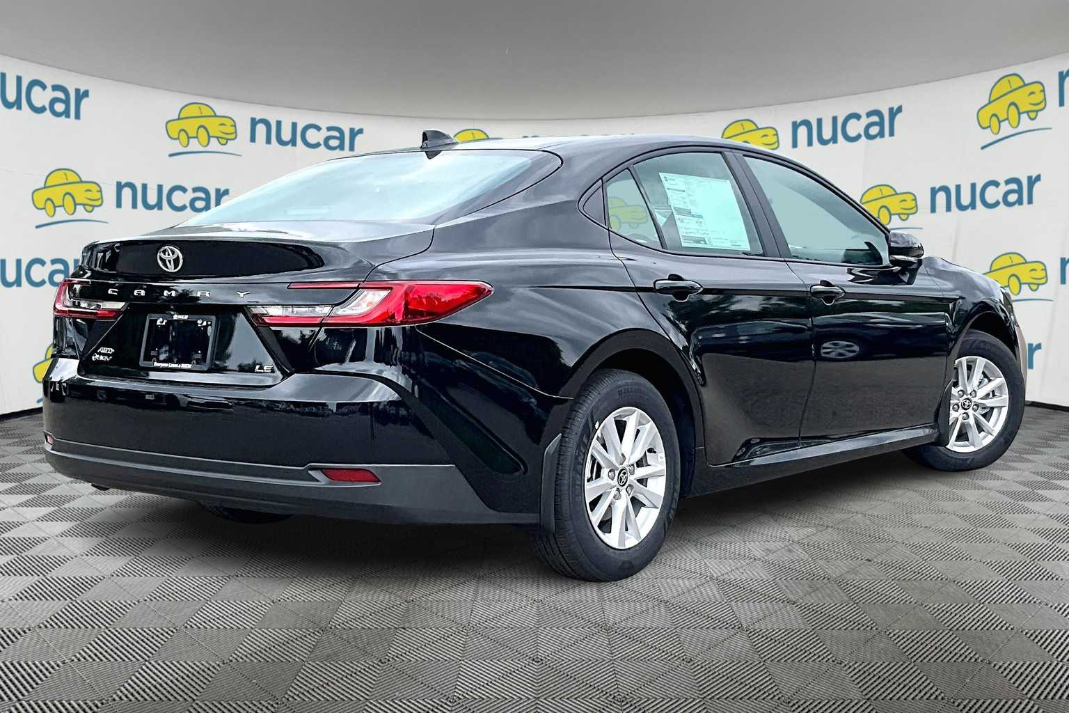 2025 Toyota Camry LE - Photo 7