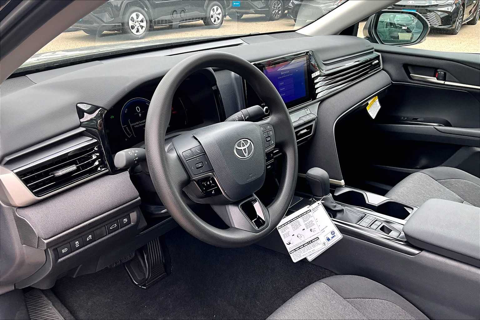 2025 Toyota Camry LE - Photo 9