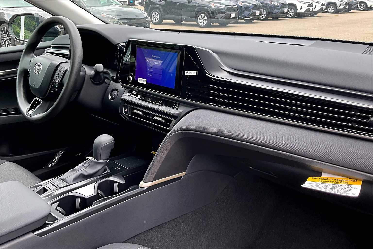 2025 Toyota Camry LE - Photo 10