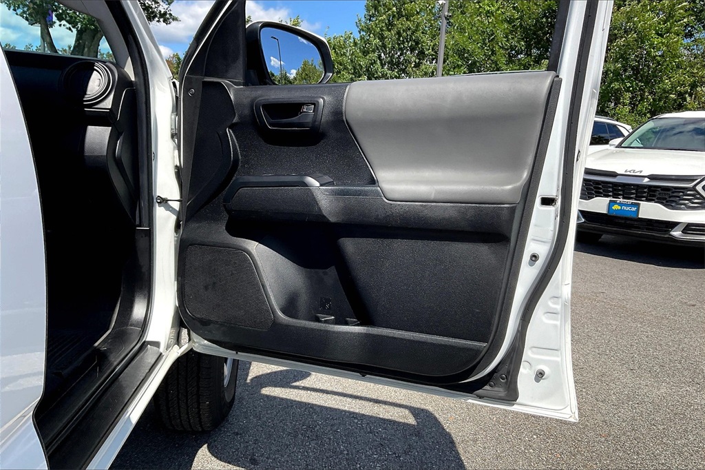 2022 Toyota Tacoma SR - Photo 11