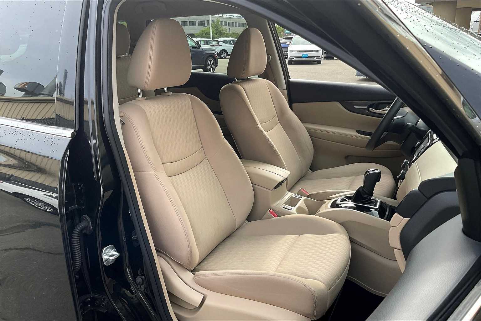 2017 Nissan Rogue SV - Photo 11