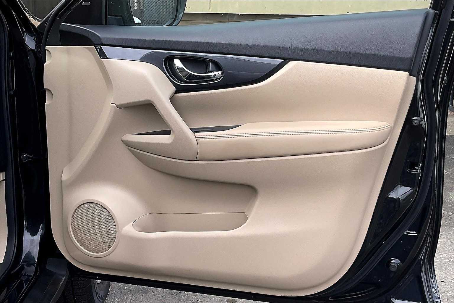 2017 Nissan Rogue SV - Photo 12