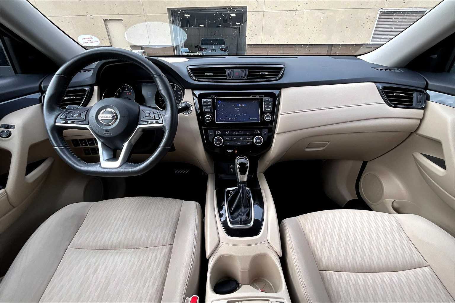 2017 Nissan Rogue SV - Photo 21