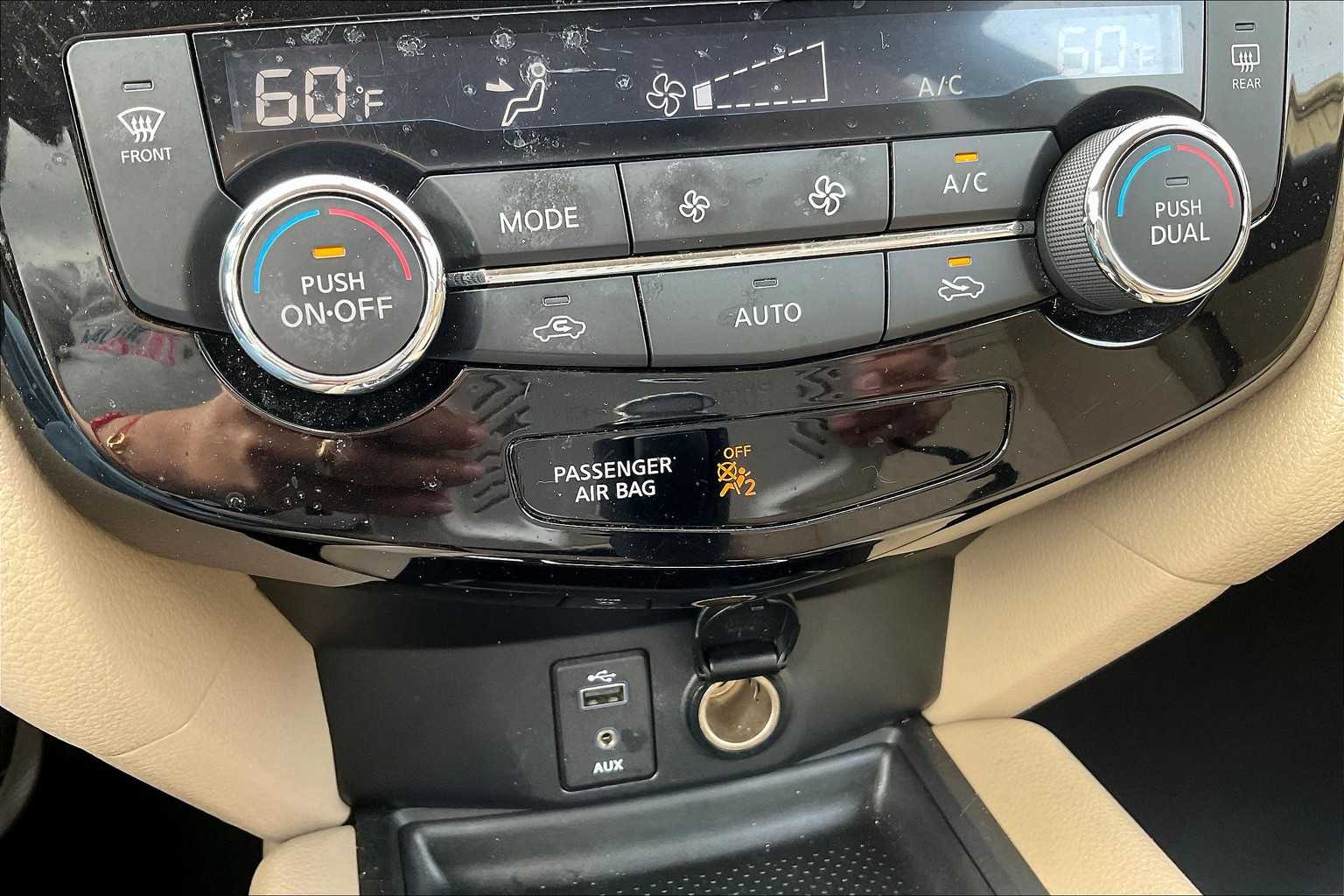 2017 Nissan Rogue SV - Photo 25