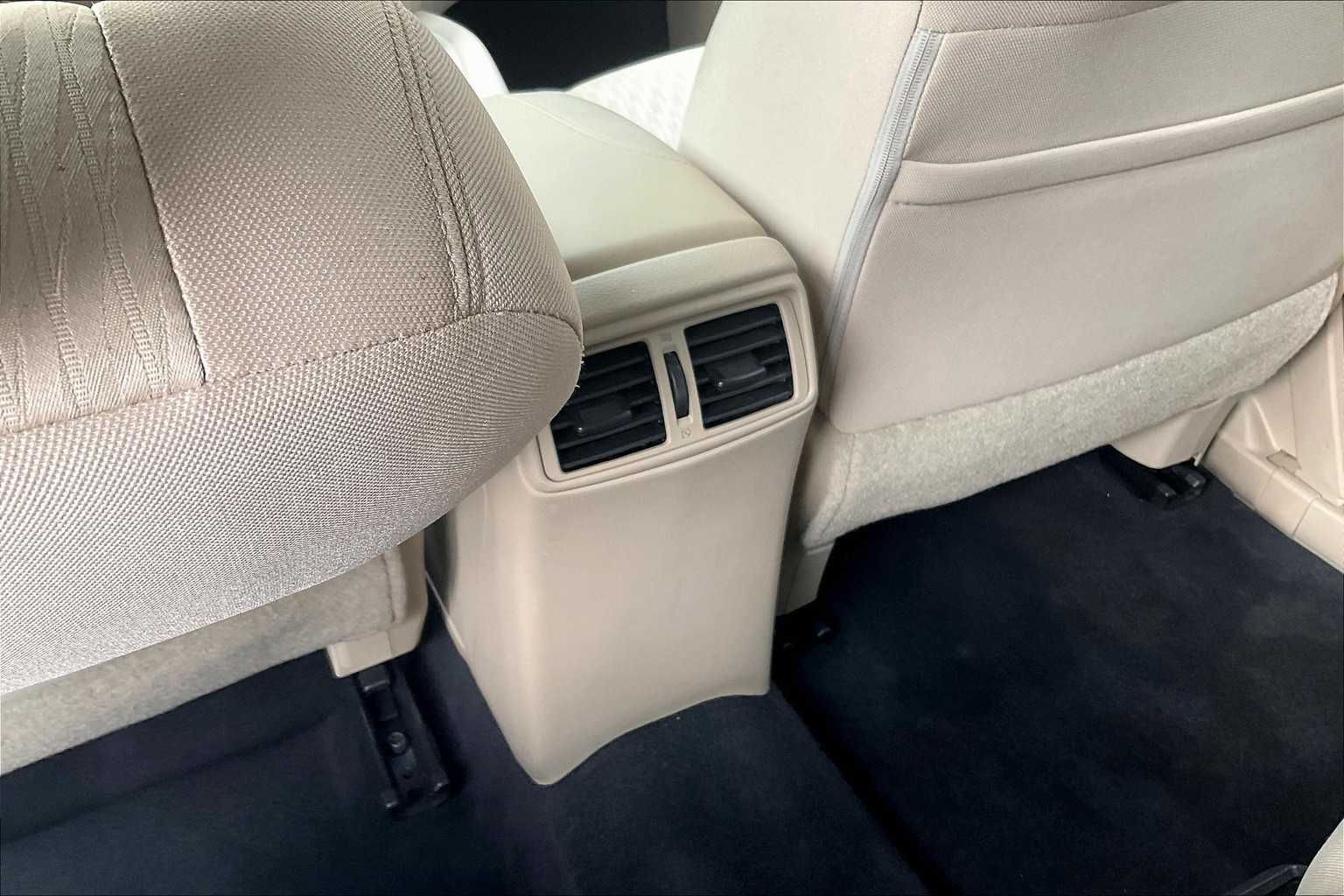 2017 Nissan Rogue SV - Photo 27