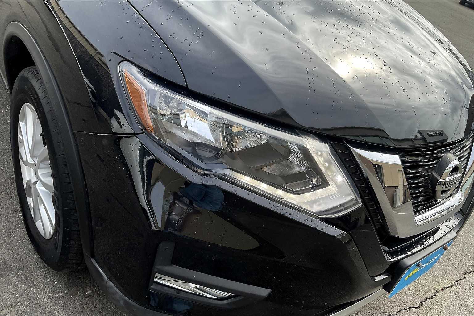 2017 Nissan Rogue SV - Photo 32