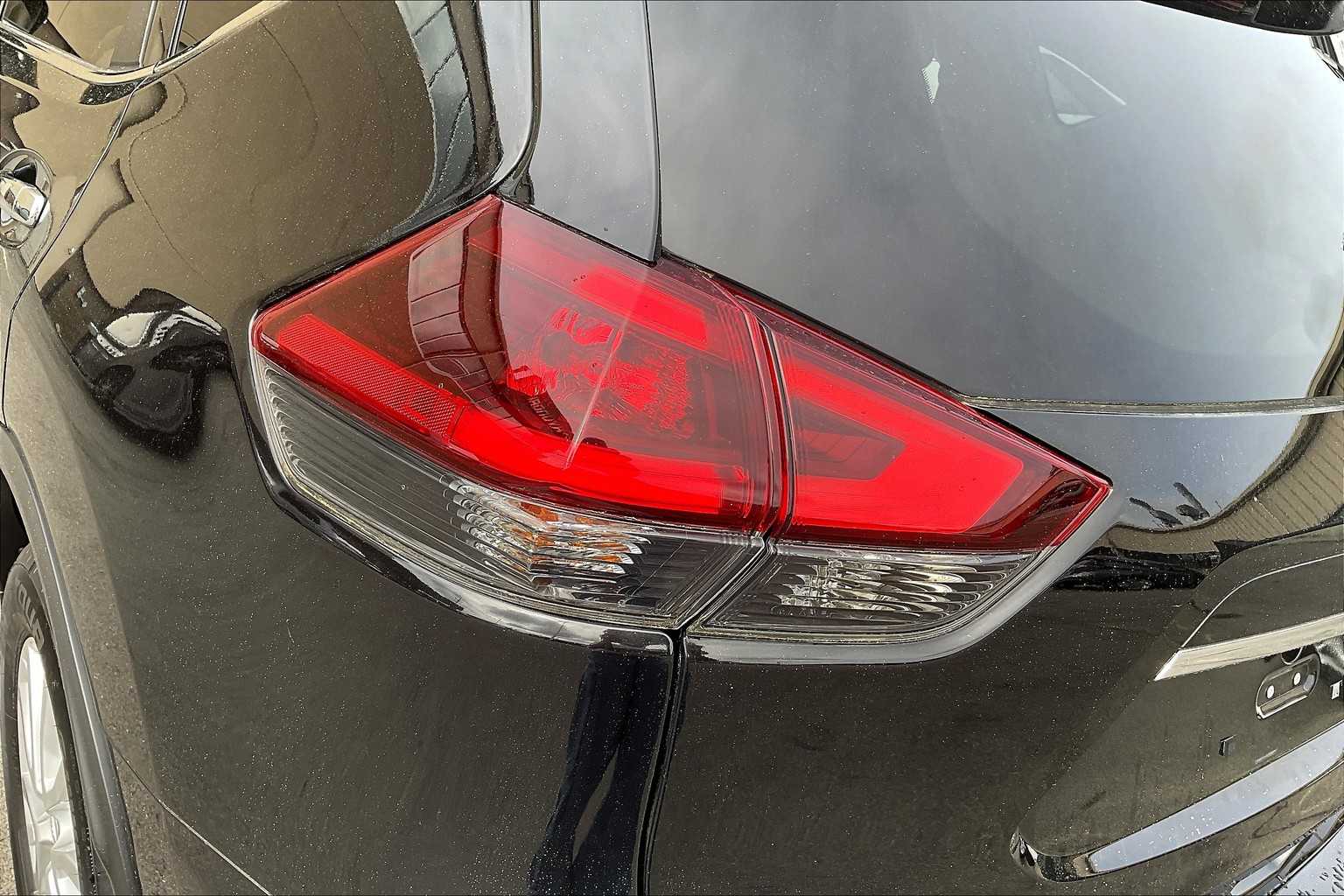 2017 Nissan Rogue SV - Photo 33