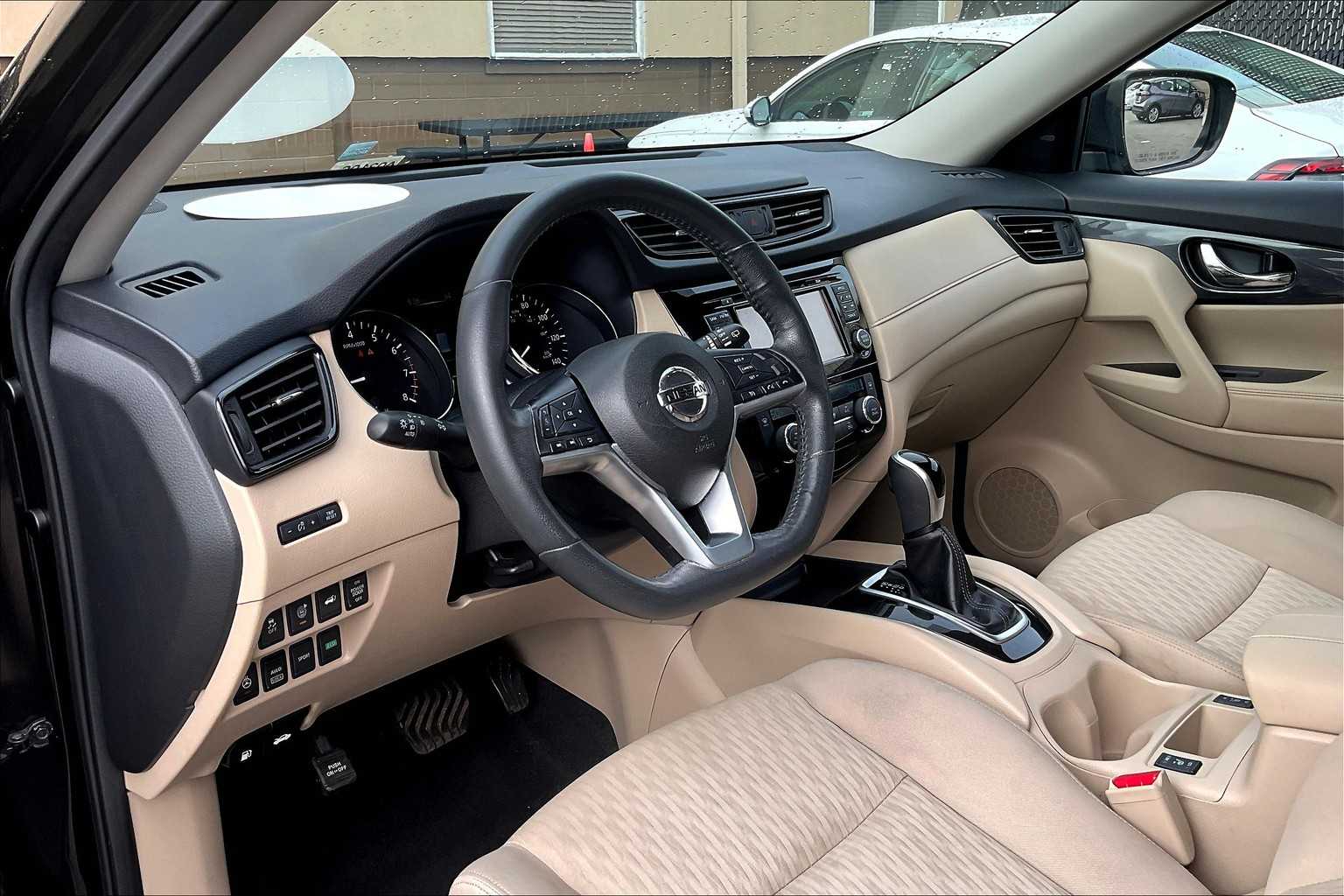 2017 Nissan Rogue SV - Photo 8