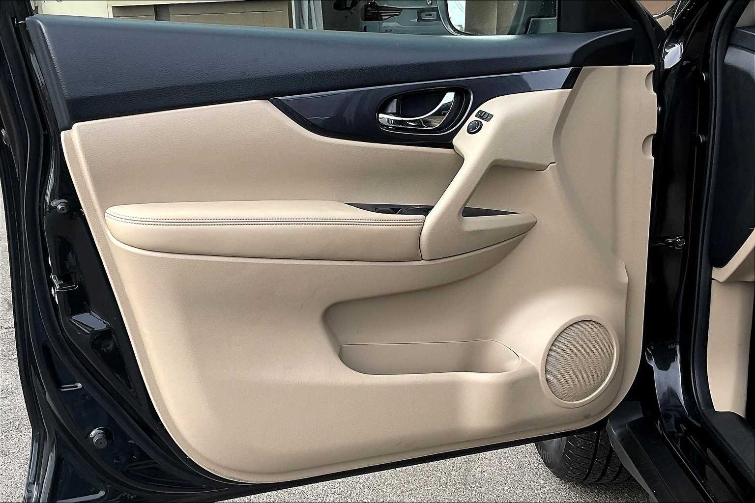 2017 Nissan Rogue SV - Photo 9
