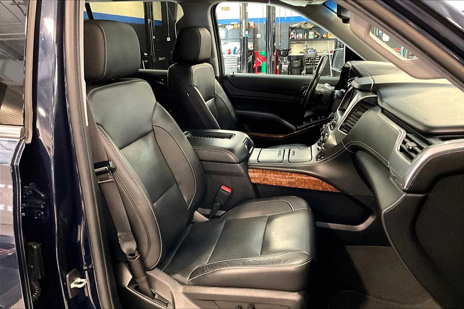2019 Chevrolet Suburban Premier - Photo 11