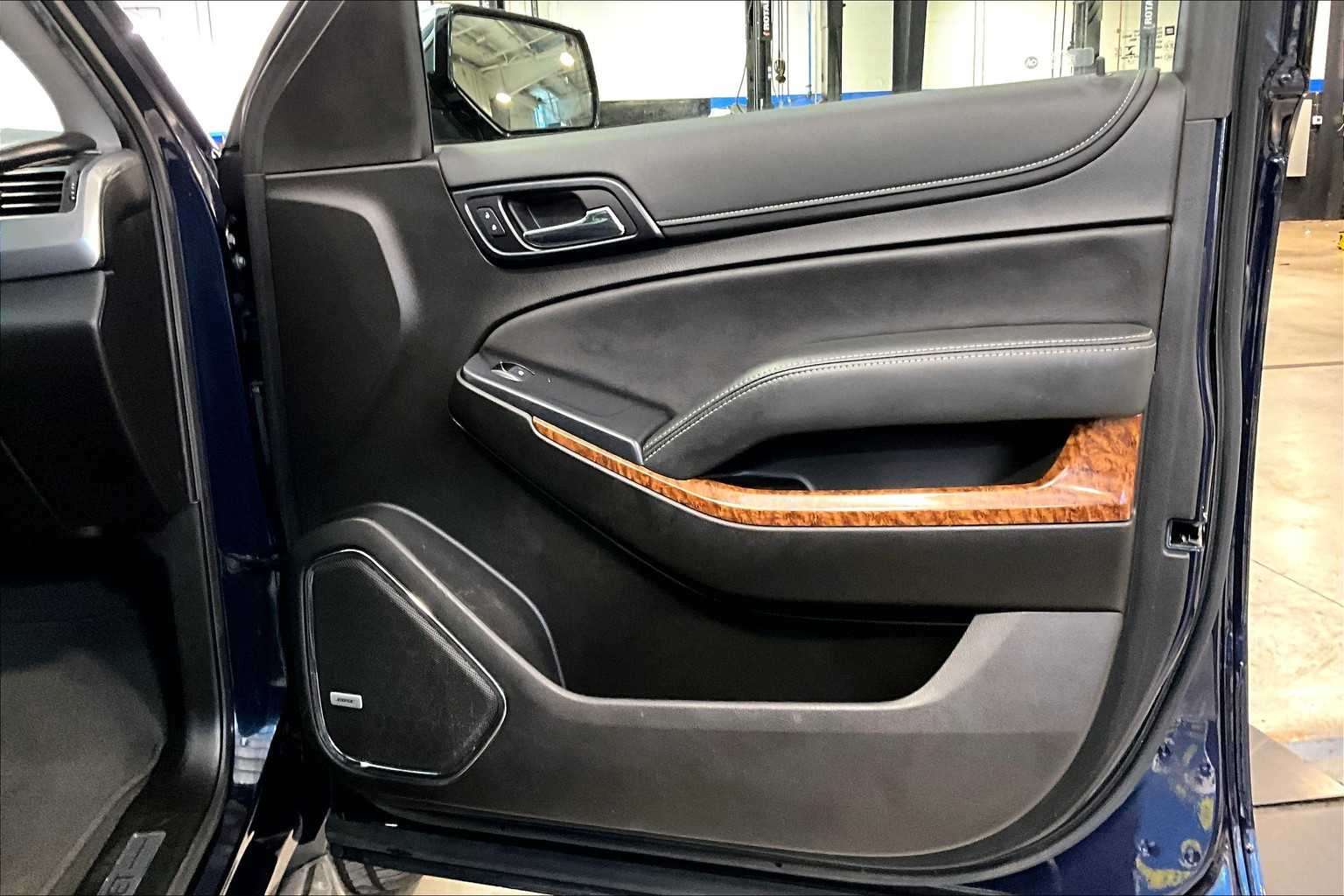 2019 Chevrolet Suburban Premier - Photo 12