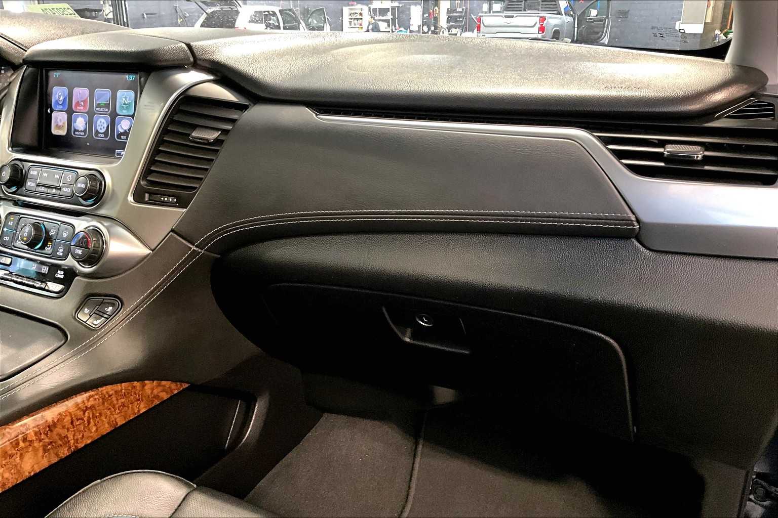 2019 Chevrolet Suburban Premier - Photo 13