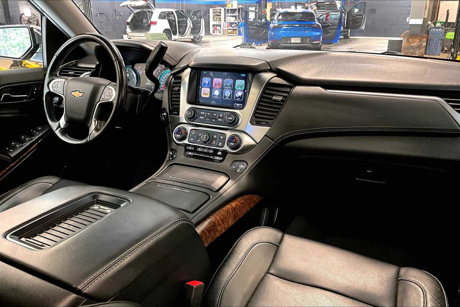 2019 Chevrolet Suburban Premier - Photo 14
