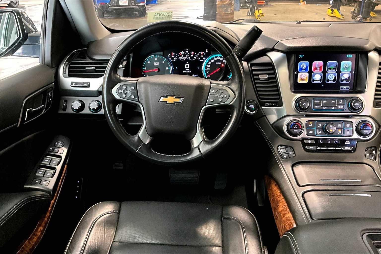 2019 Chevrolet Suburban Premier - Photo 18