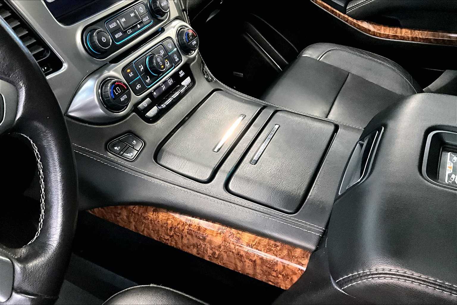 2019 Chevrolet Suburban Premier - Photo 21