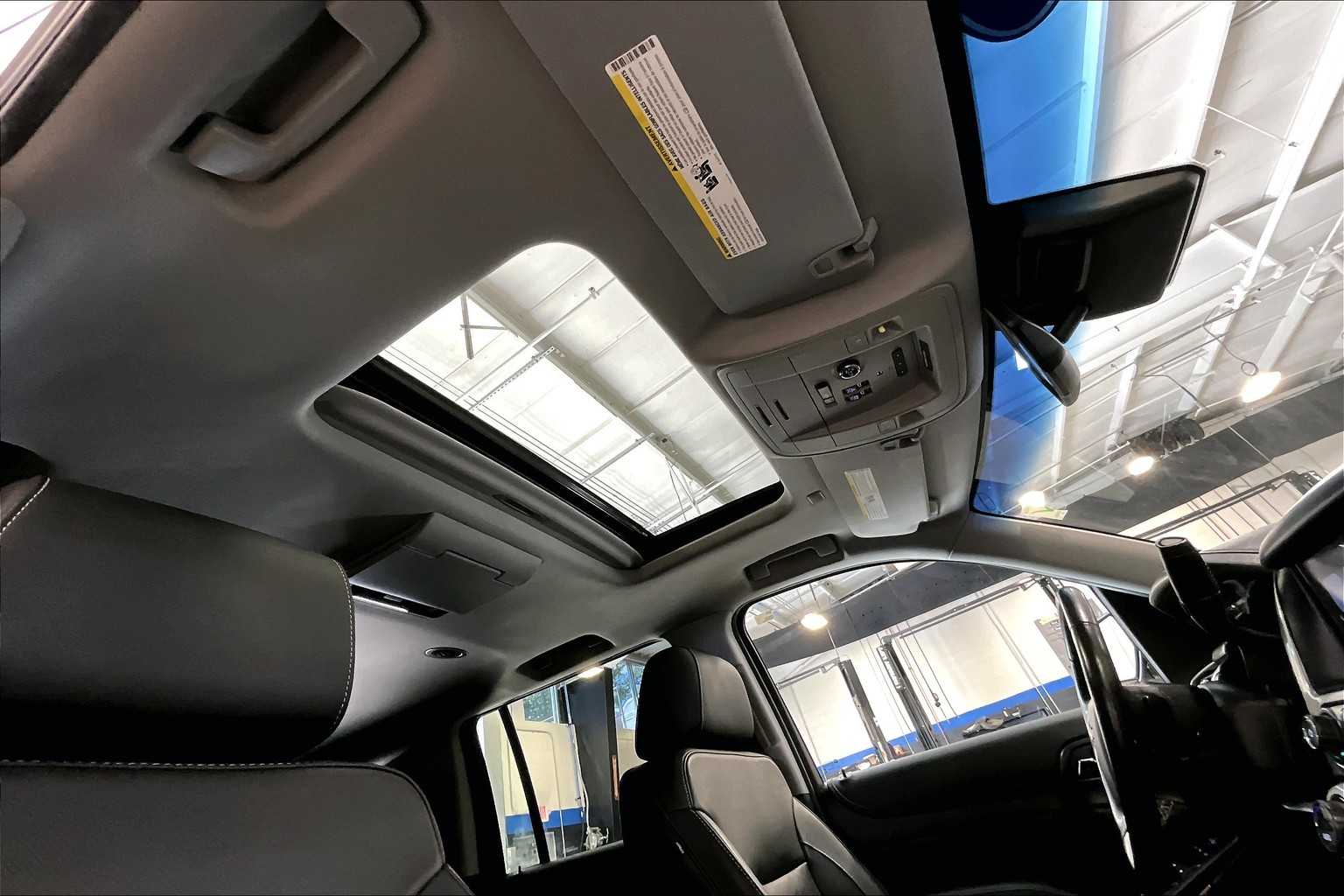 2019 Chevrolet Suburban Premier - Photo 23