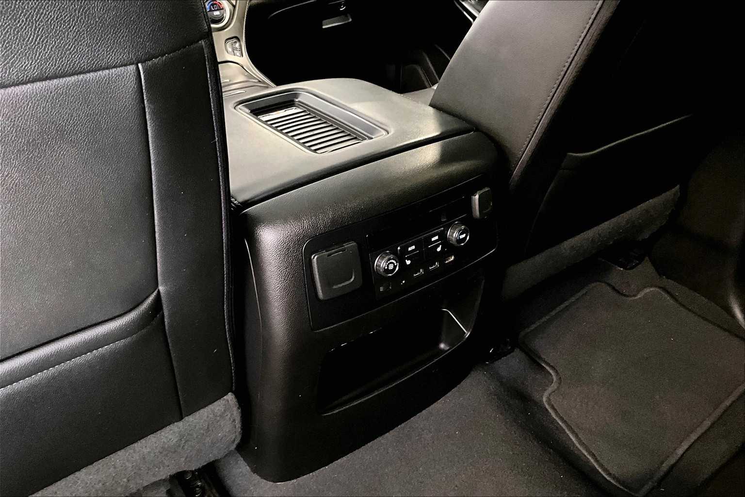2019 Chevrolet Suburban Premier - Photo 29