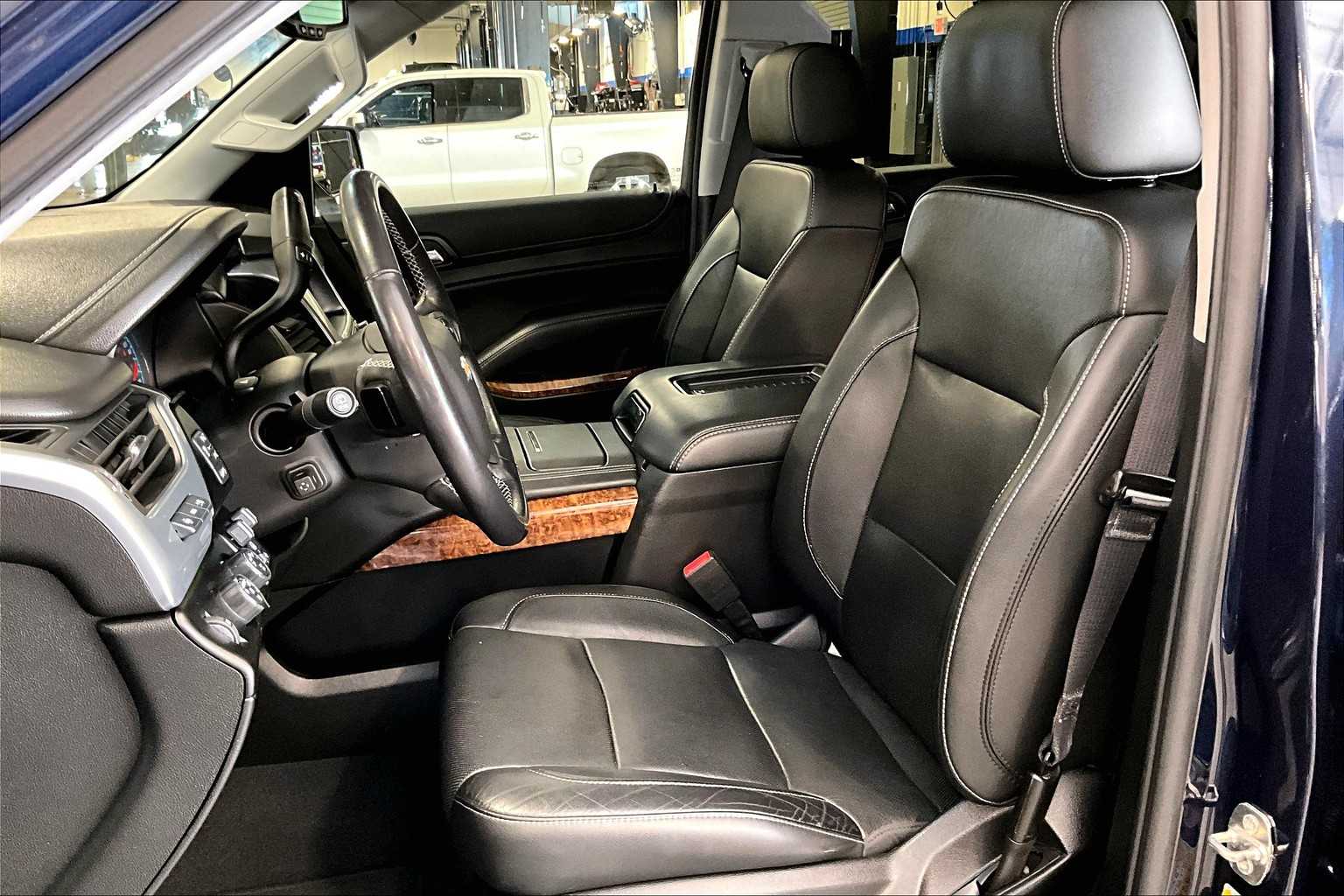 2019 Chevrolet Suburban Premier - Photo 10