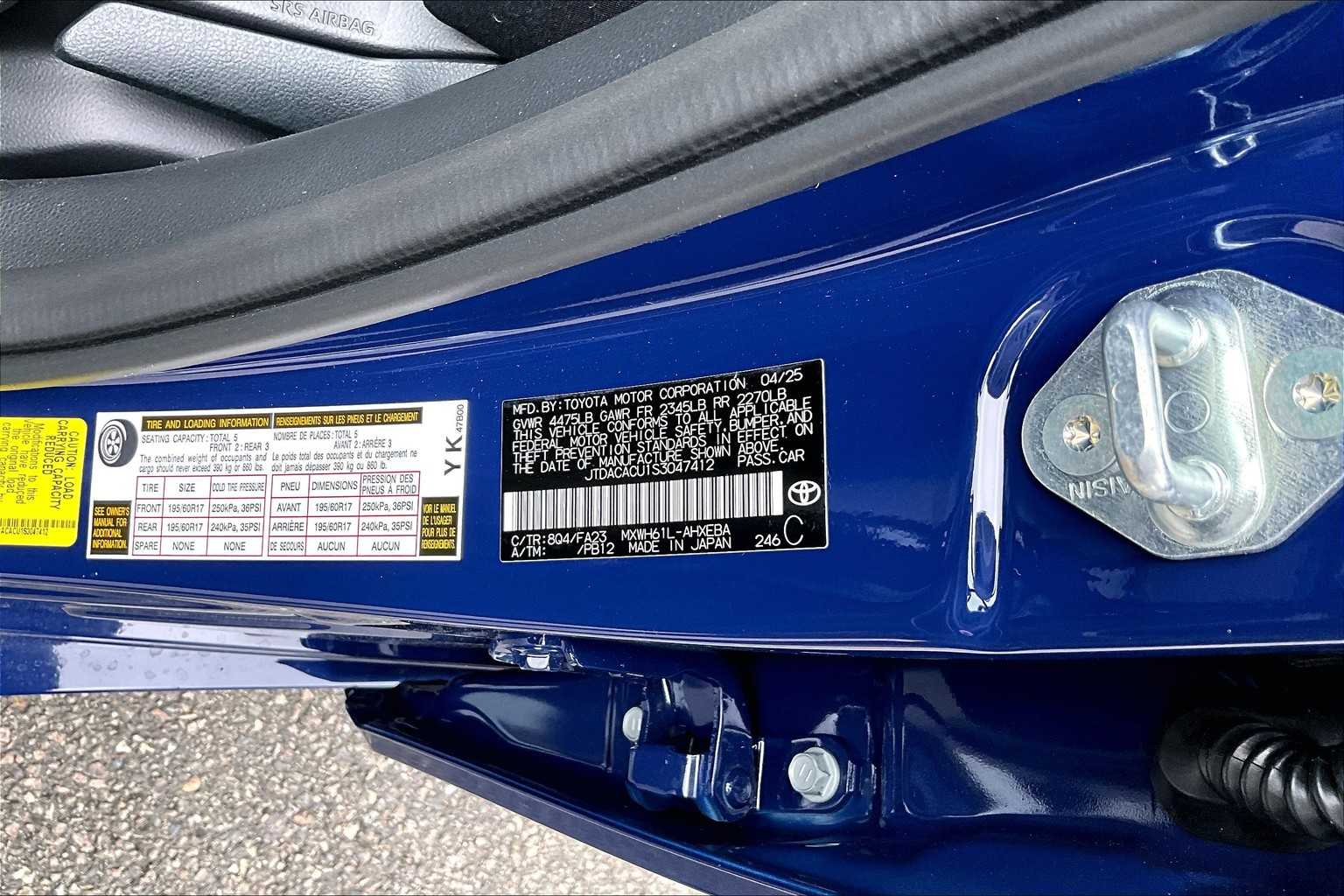 2025 Toyota Prius Plug-In Hybrid SE - Photo 17