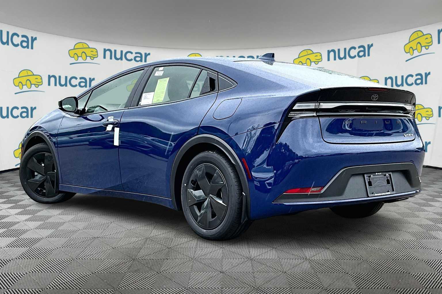 2025 Toyota Prius Plug-In Hybrid SE - Photo 5