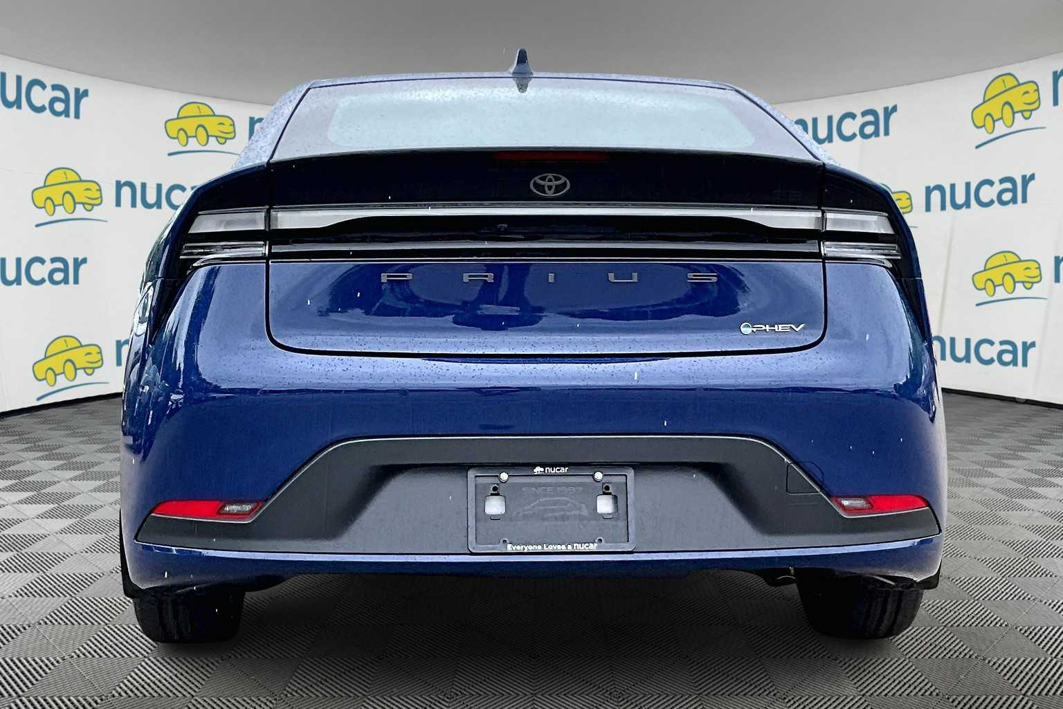 2025 Toyota Prius Plug-In Hybrid SE - Photo 6