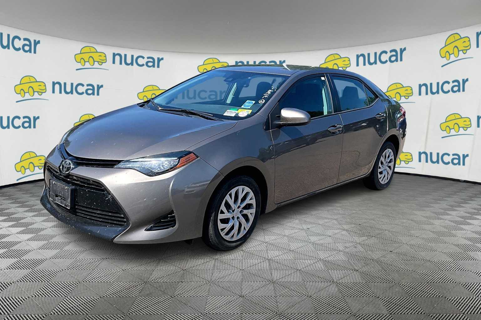 2017 Toyota Corolla LE - Photo 2