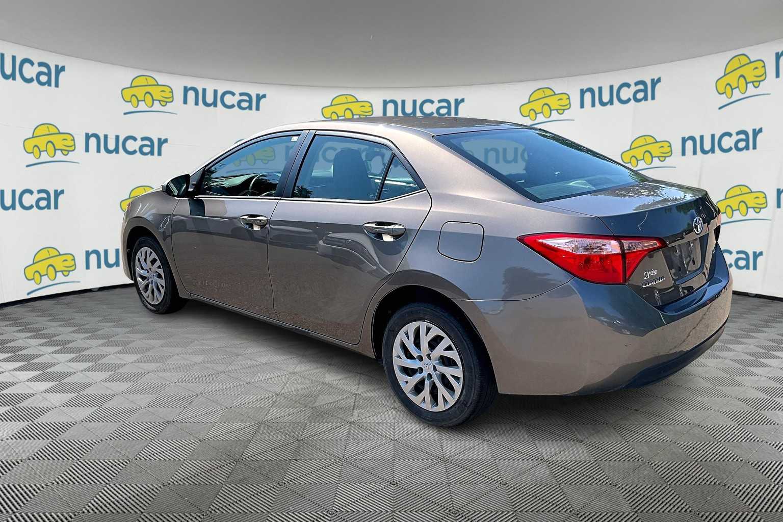 2017 Toyota Corolla LE - Photo 3