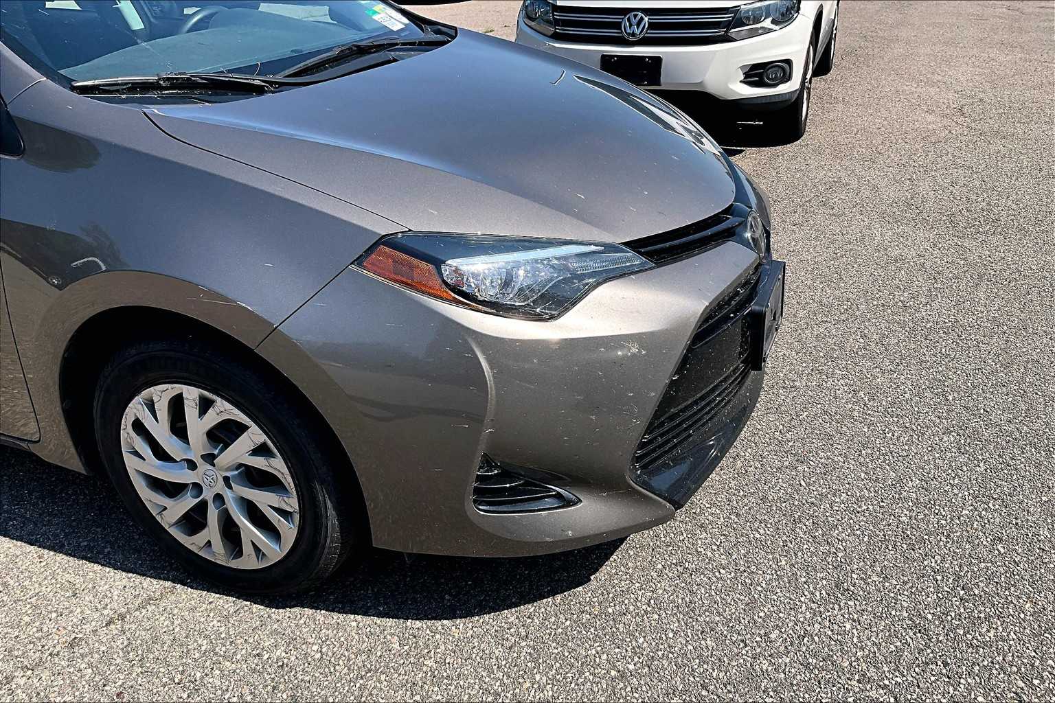 2017 Toyota Corolla LE - Photo 5