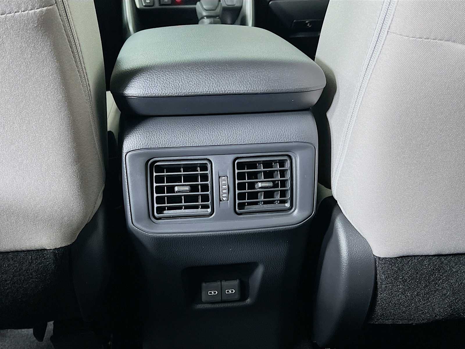 2025 Toyota RAV4 Hybrid XLE - Photo 14