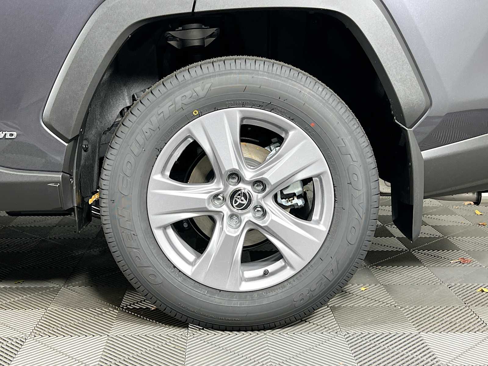 2025 Toyota RAV4 Hybrid XLE - Photo 19