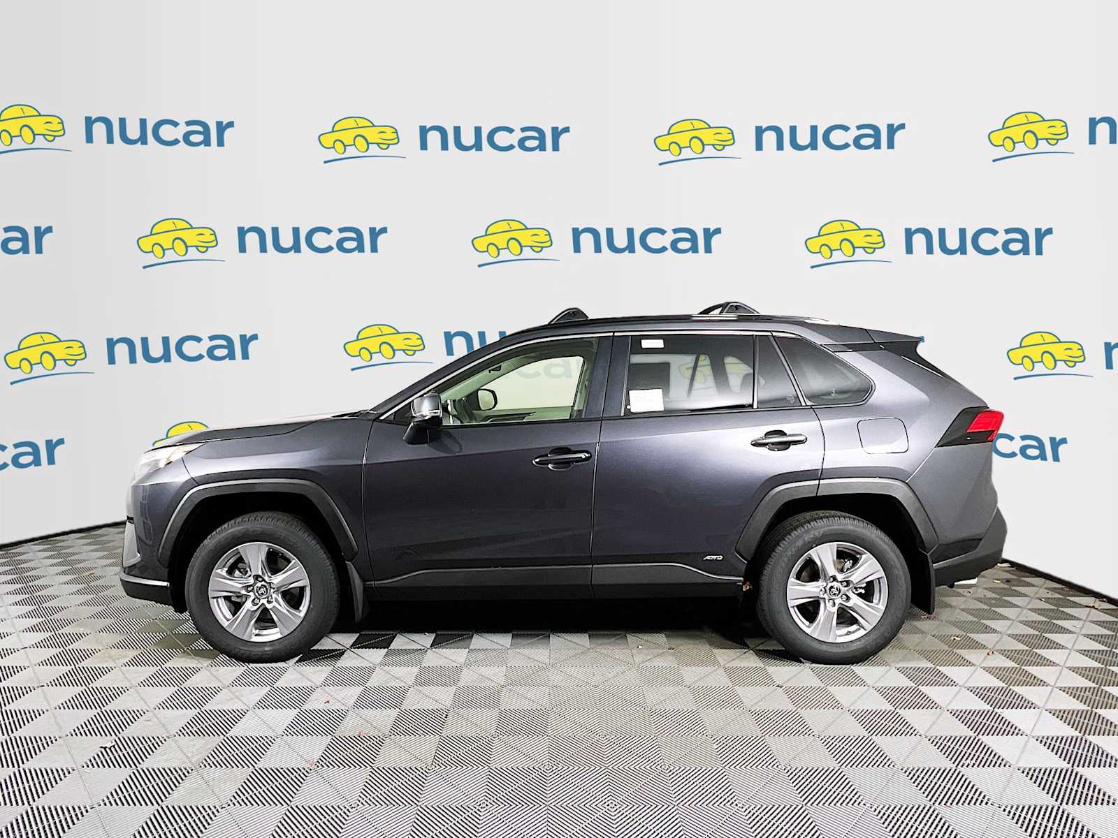 2025 Toyota RAV4 Hybrid XLE - Photo 3