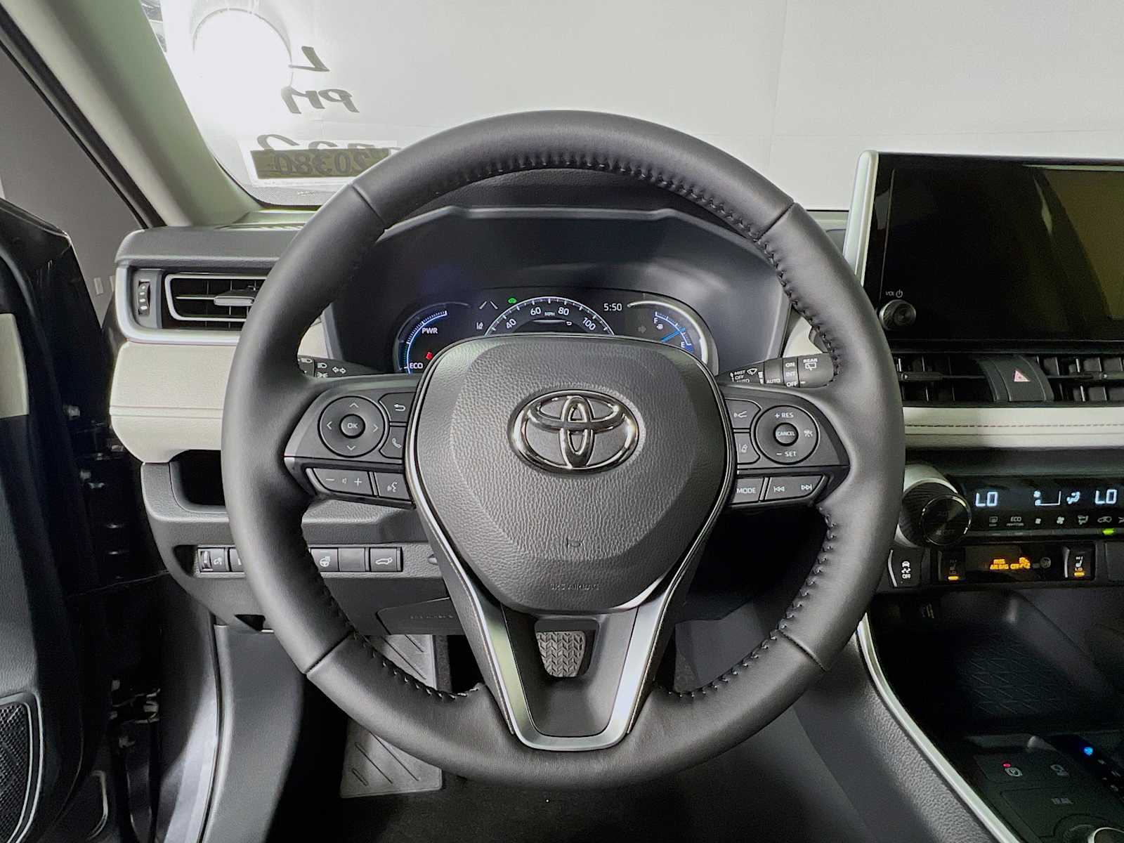 2025 Toyota RAV4 Hybrid XLE - Photo 7