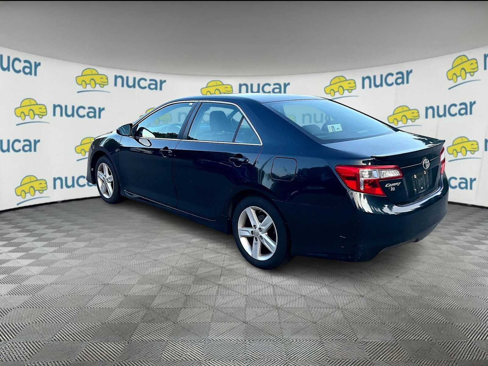 2013 Toyota Camry SE - Photo 3