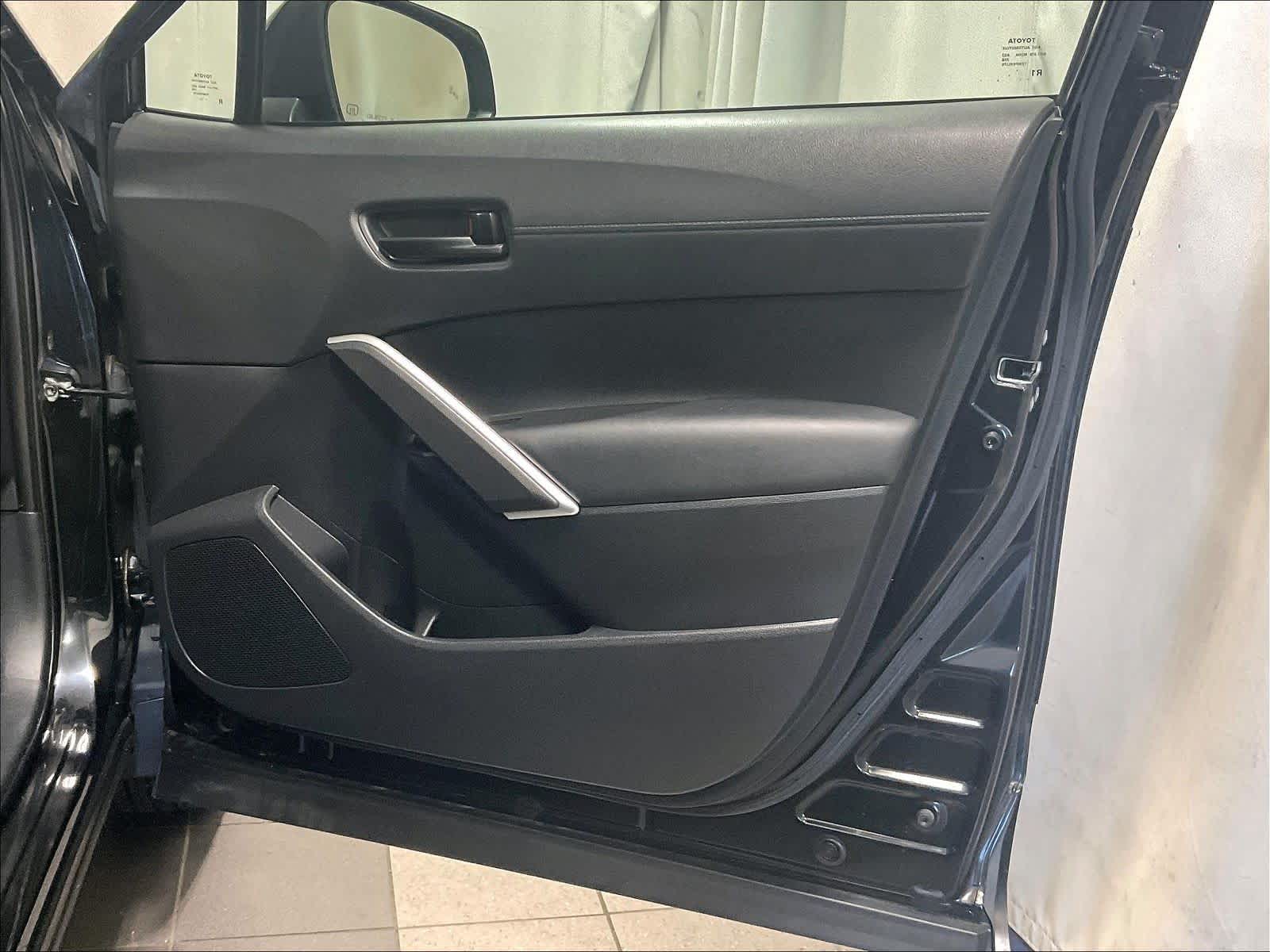 2022 Toyota Corolla Cross LE - Photo 12