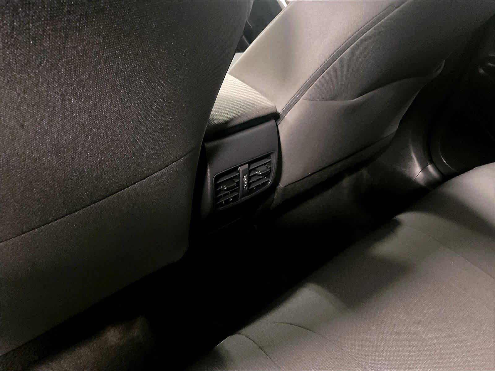 2022 Toyota Corolla Cross LE - Photo 27