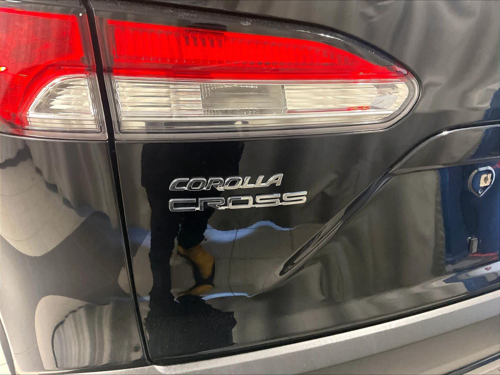 2022 Toyota Corolla Cross LE - Photo 28