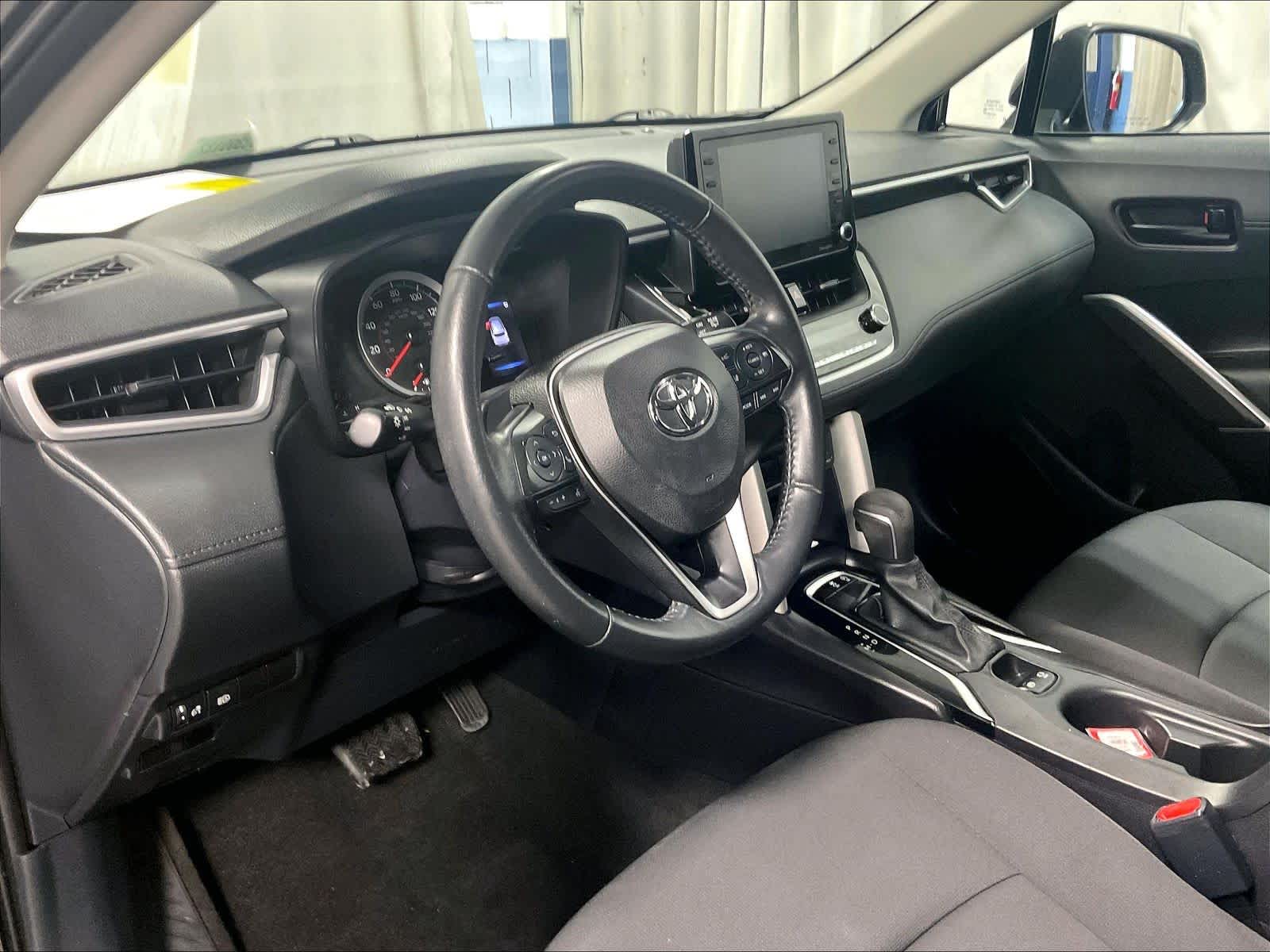 2022 Toyota Corolla Cross LE - Photo 8