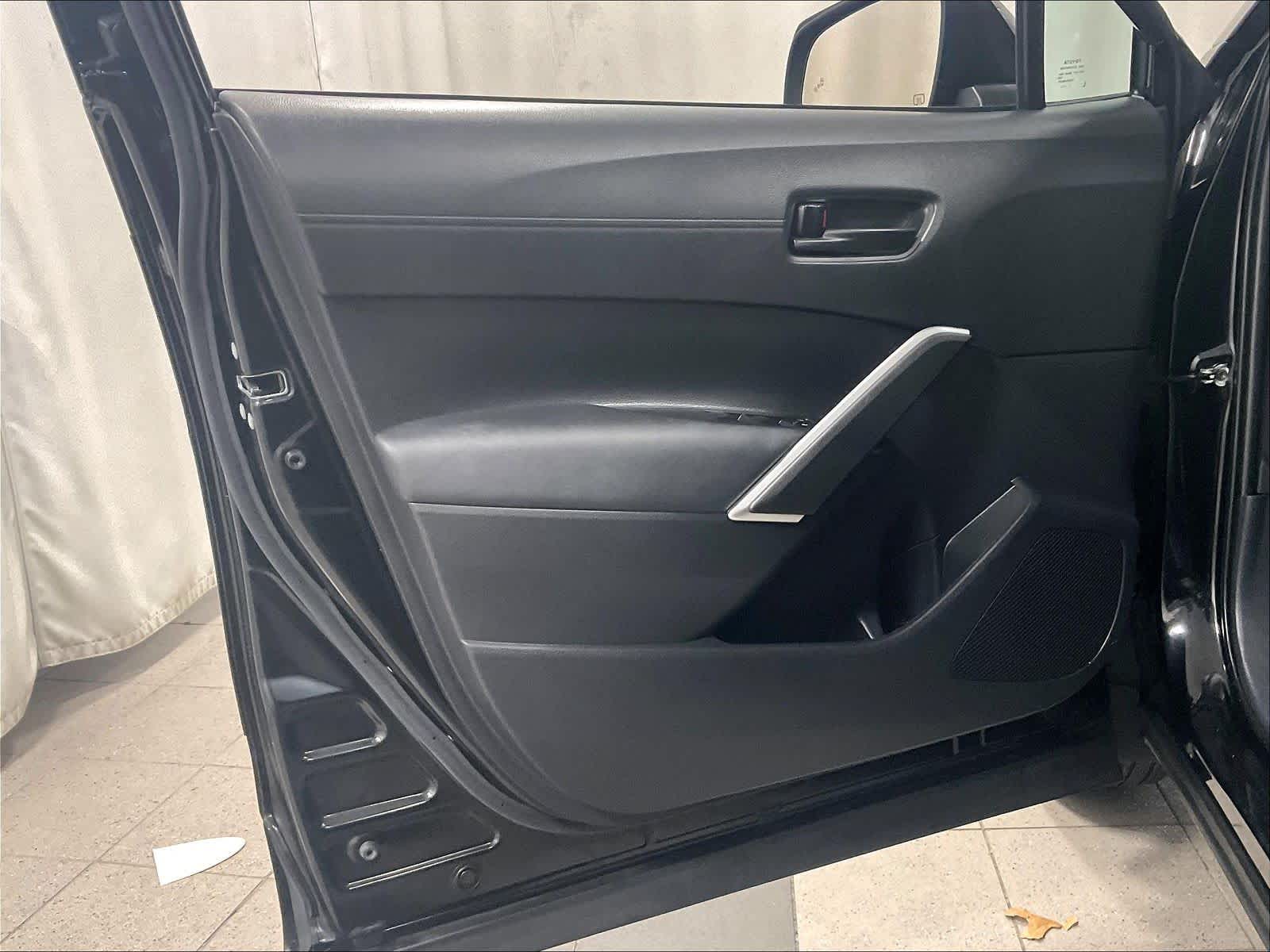 2022 Toyota Corolla Cross LE - Photo 9