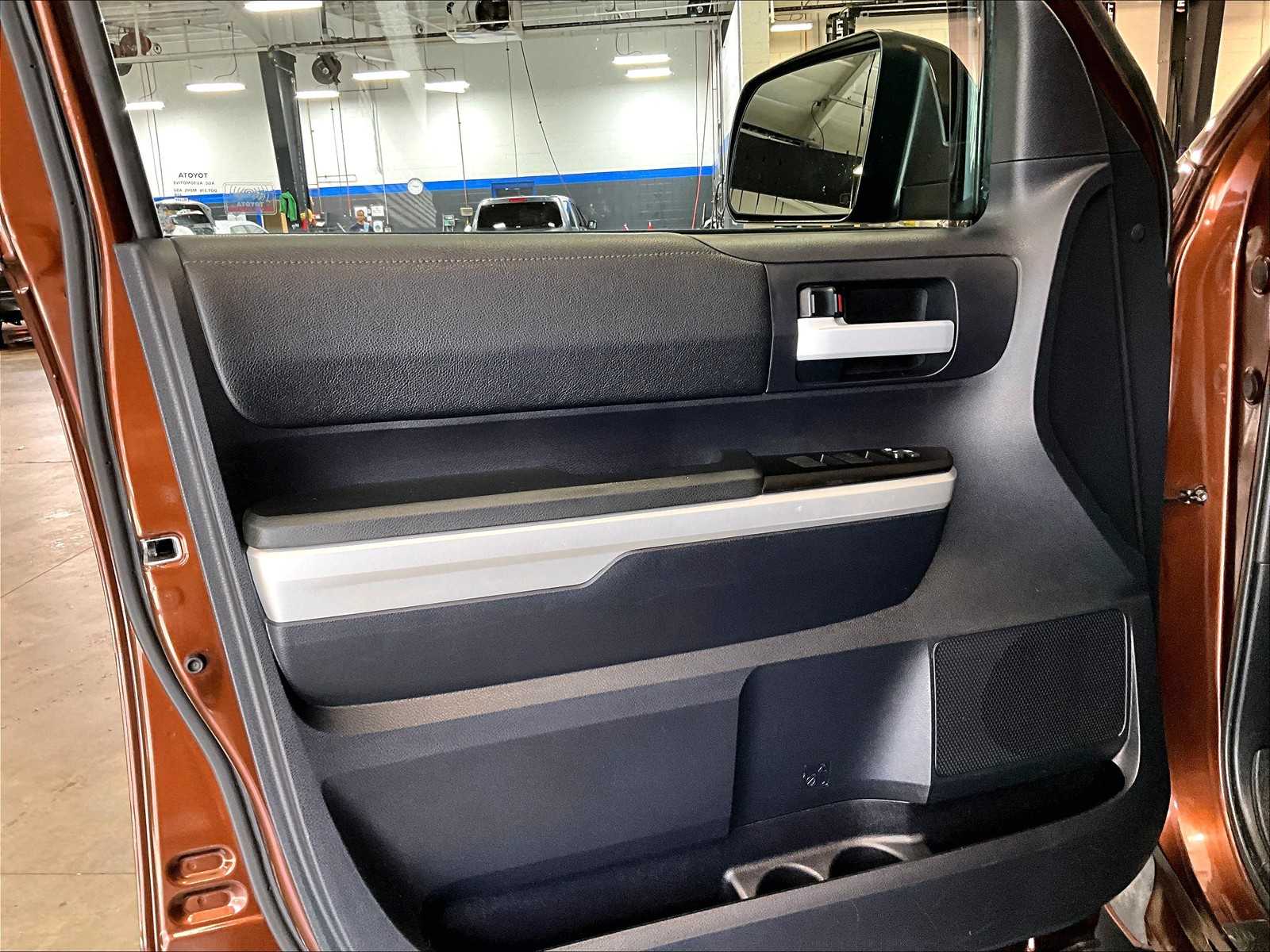 2016 Toyota Tundra SR5 - Photo 9